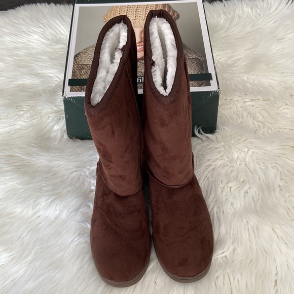 DAWGS brand new boots in the box so soft and warm brown color - Picture 6 of 10